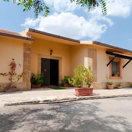 Geranio Rosso Villa Pergusa